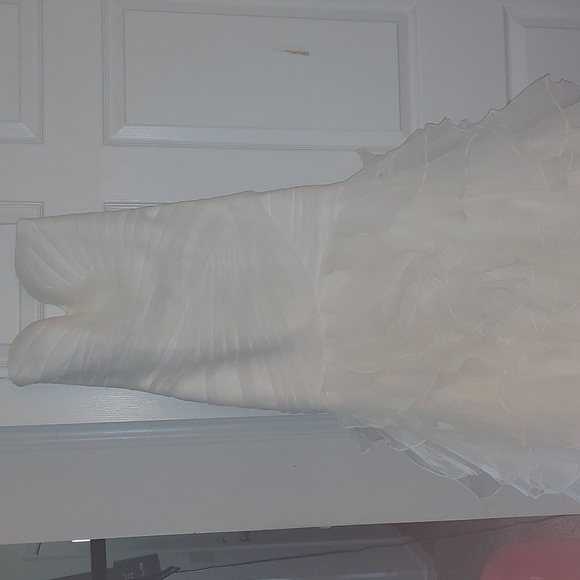 Wedding dress - Picture 1 of 5